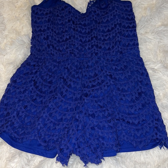 MIEEION Blue Lace Romper size large - Picture 8 of 8